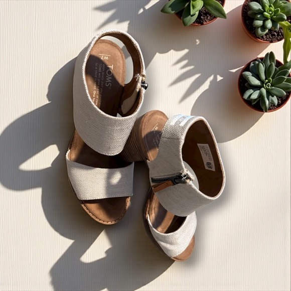 TOMS Beige Open-Toe Sandals - Picture 1 of 4